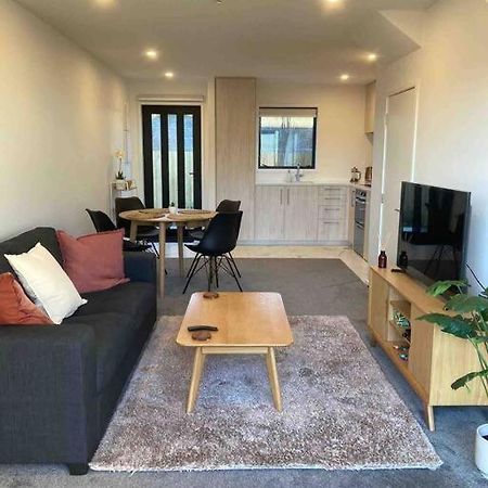 Cheerful 2 Bedroom Townhouse In Addington! Крайстчърч Екстериор снимка