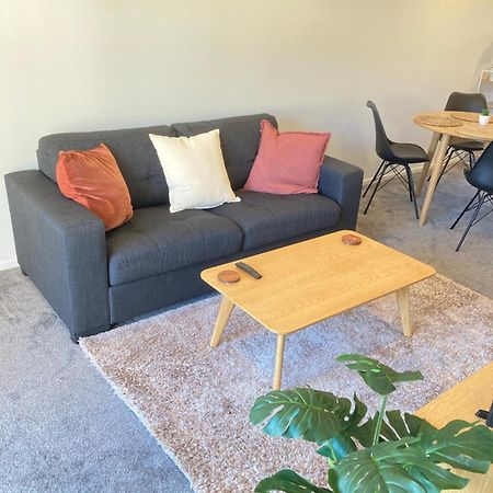 Cheerful 2 Bedroom Townhouse In Addington! Крайстчърч Екстериор снимка