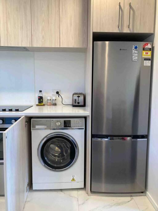 Cheerful 2 Bedroom Townhouse In Addington! Крайстчърч Екстериор снимка