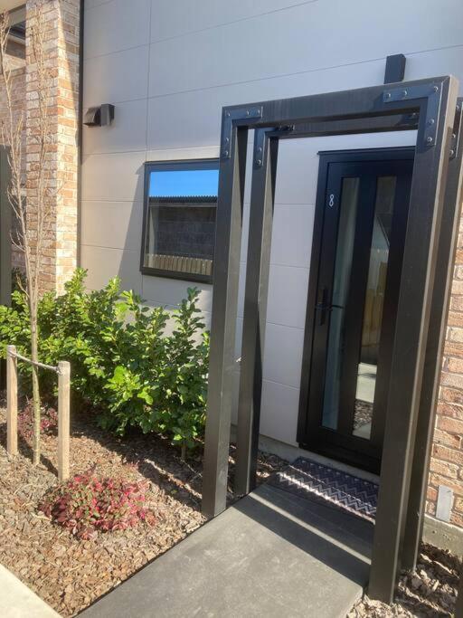 Cheerful 2 Bedroom Townhouse In Addington! Крайстчърч Екстериор снимка