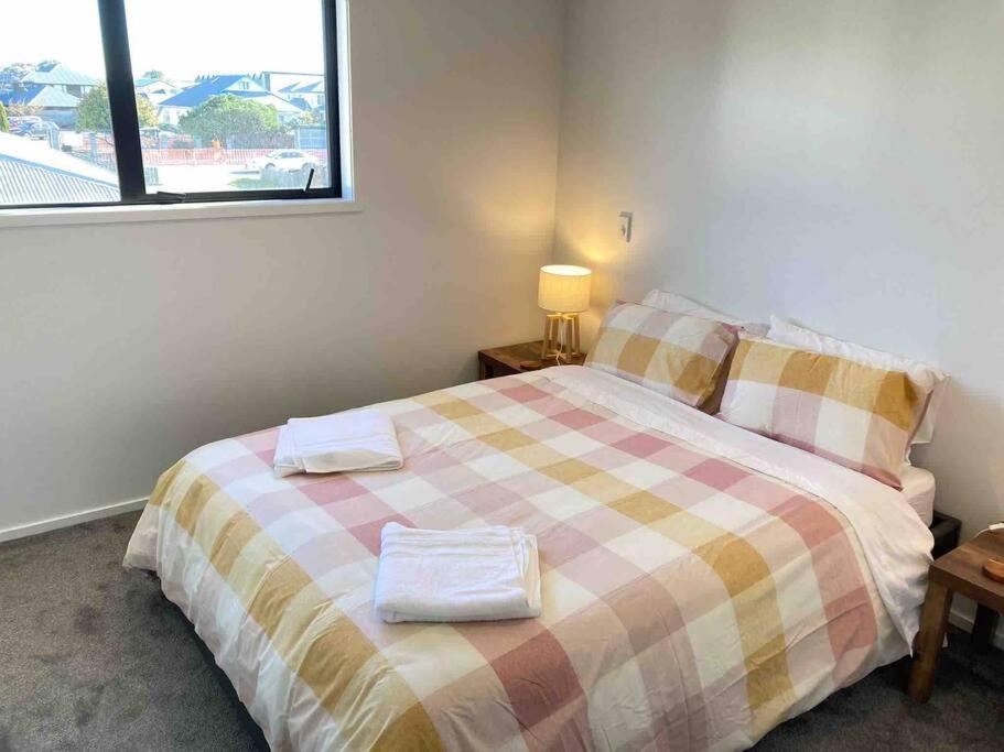 Cheerful 2 Bedroom Townhouse In Addington! Крайстчърч Екстериор снимка