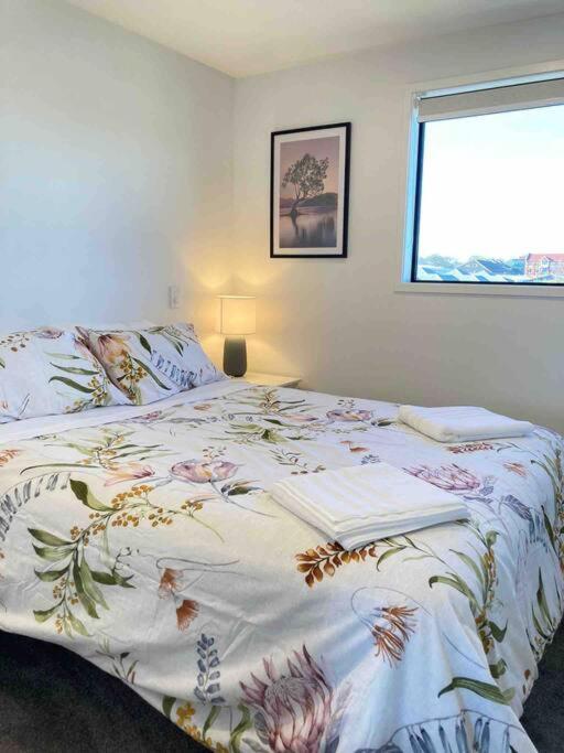 Cheerful 2 Bedroom Townhouse In Addington! Крайстчърч Екстериор снимка