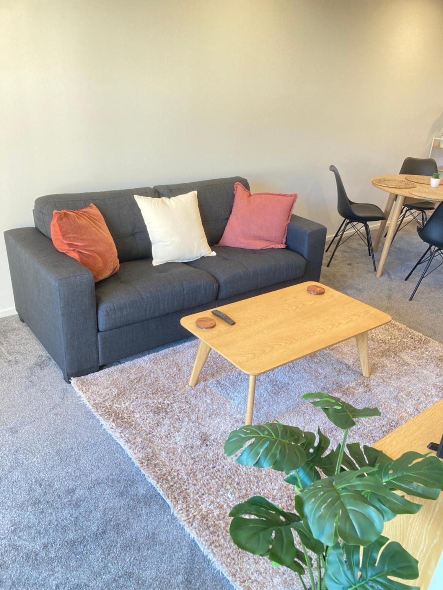 Cheerful 2 Bedroom Townhouse In Addington! Крайстчърч Екстериор снимка